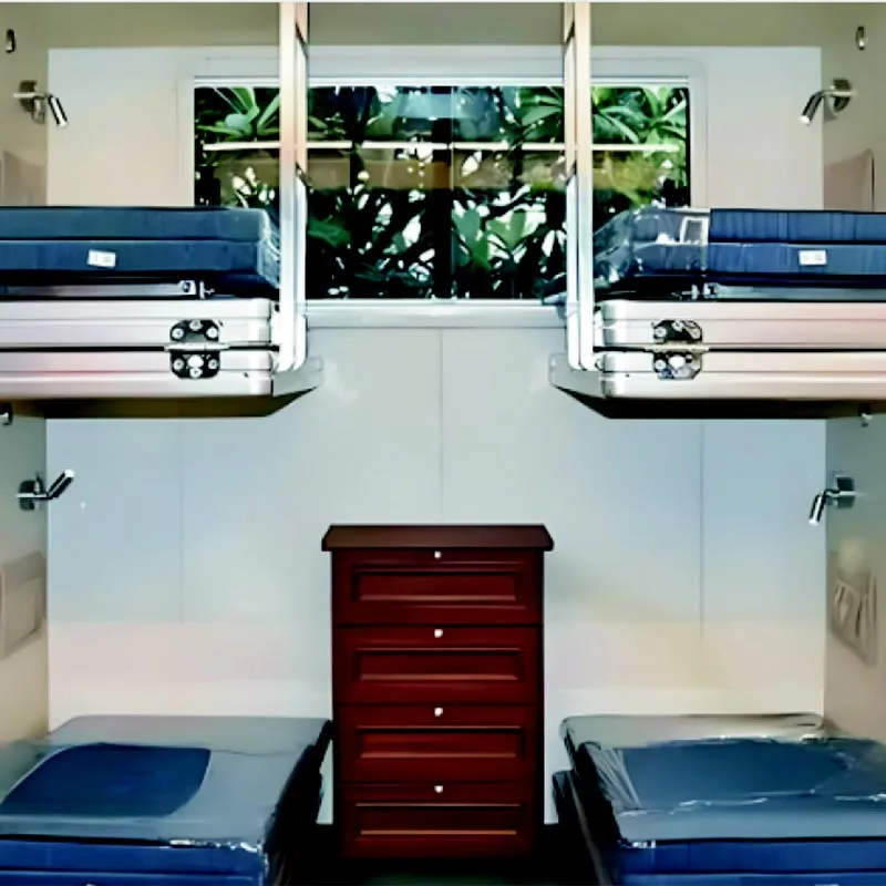 車内の折りたたみベッド